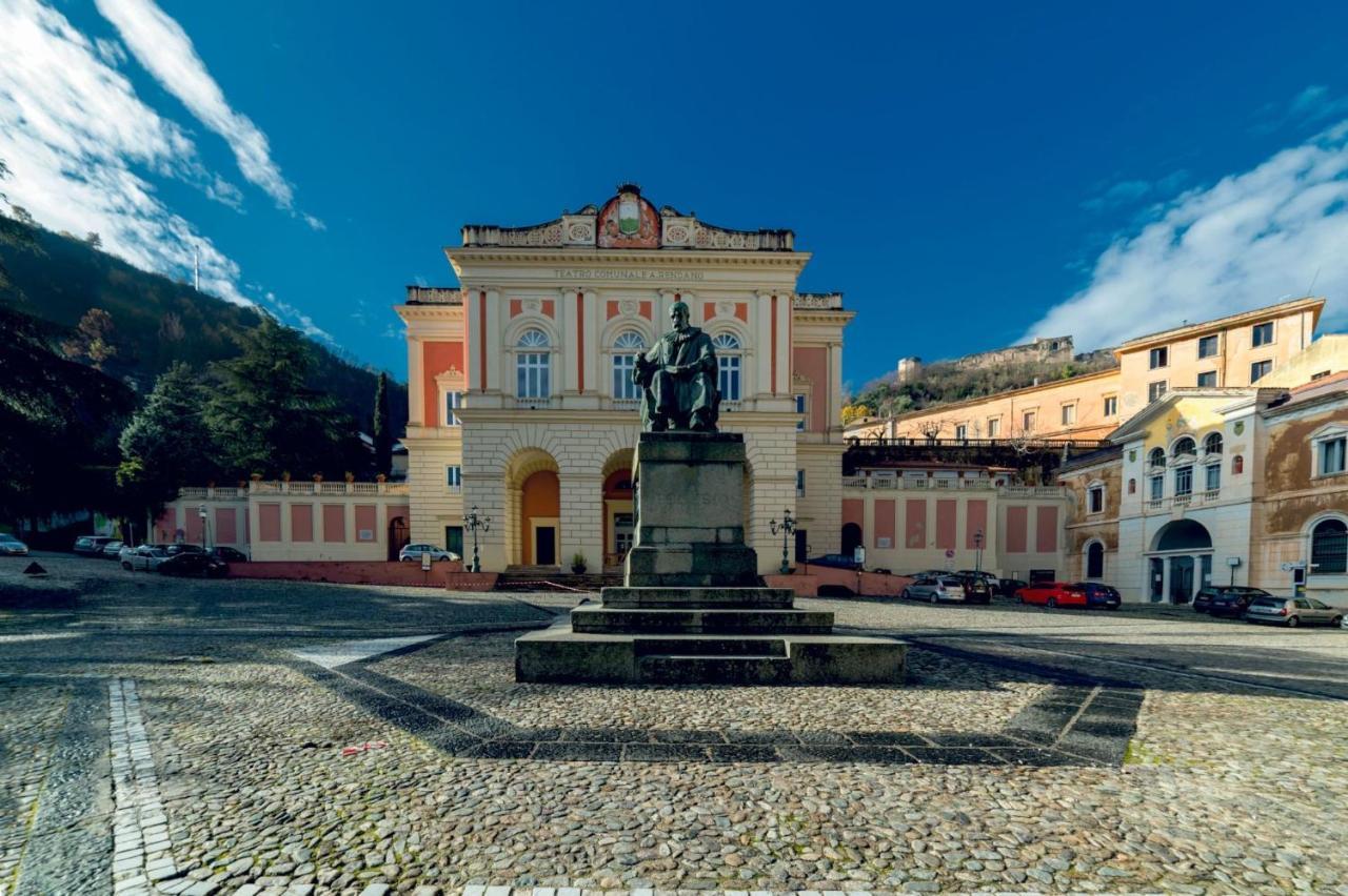 Cosenza Luxury Apartment Bagian luar foto