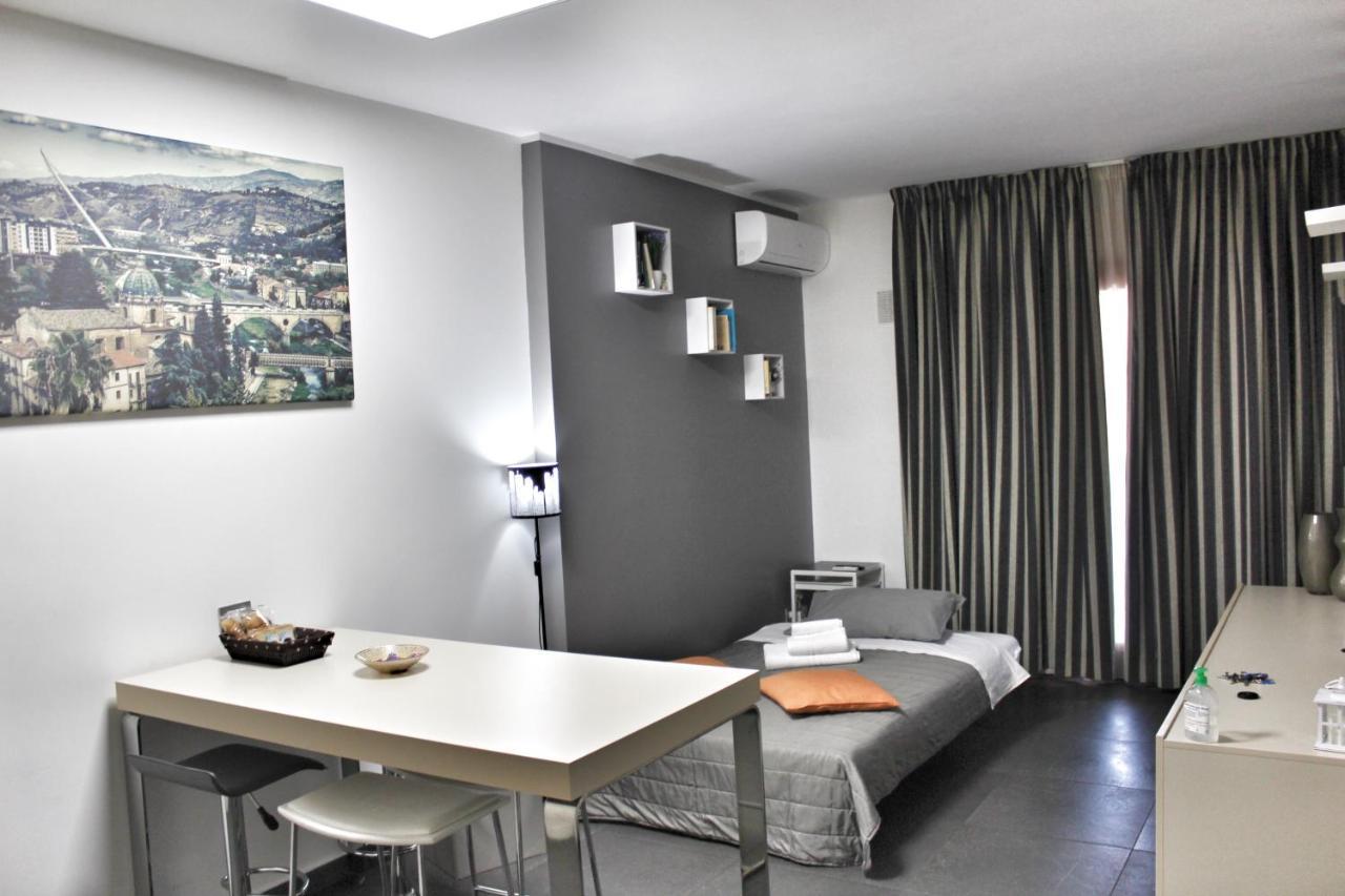 Cosenza Luxury Apartment Bagian luar foto
