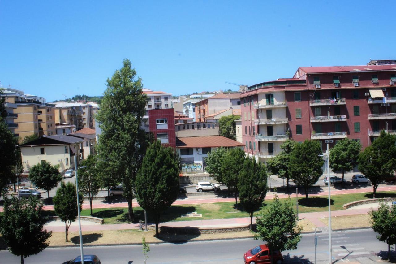 Cosenza Luxury Apartment Bagian luar foto